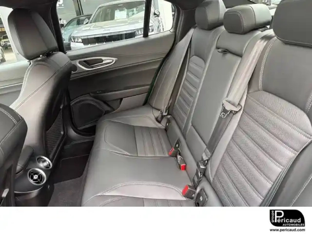 Alfa Romeo Giulia 2.2 210 ch at8 q4 — photo 8