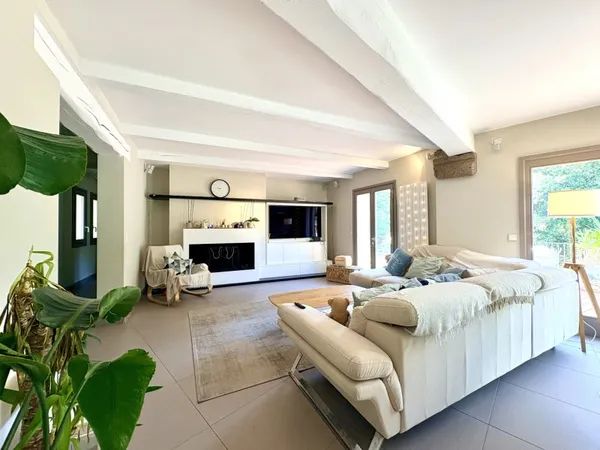 VILLA avec piscine TOURETTES-SUR-LOUP