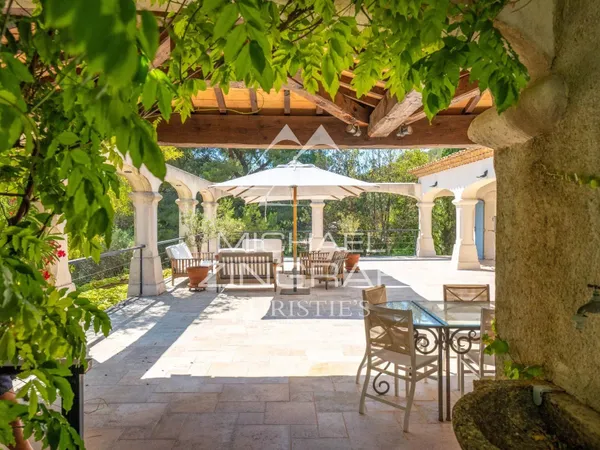 Exclusivité Propriété avec piscine et tennis