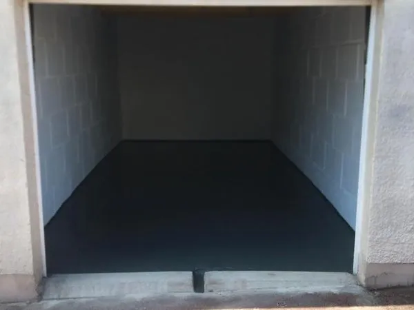 Garage avec mezzanine