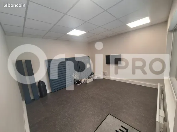 Local commercial 235 m²