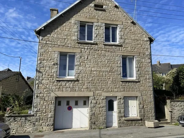 MAISON BOURG PLOUGUENAST
