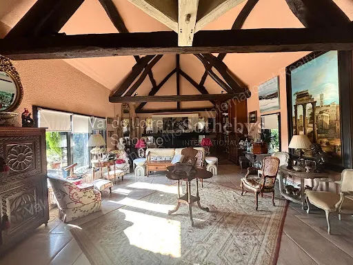 Maison 9 pièces 310 m²