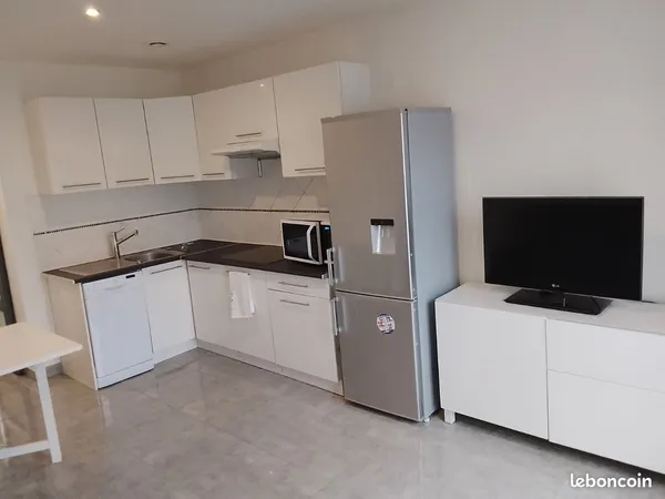 Studio 25m2 meublé neuf + terrasse 8m2
