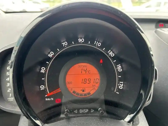 Toyota Aygo 1.0 vvt-i x-play — photo 21