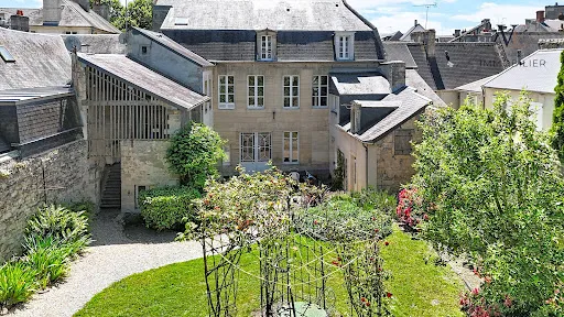 Maison 12 pièces 302 m²