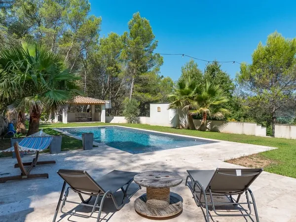 Vends maison - 250 m² - 6 pièces, 4 chambres - Rognes 13840