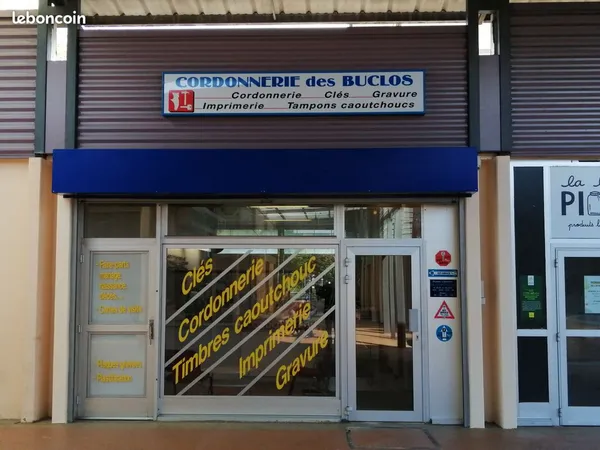 Vends fond de cordonnerie +mur