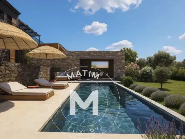 Villa 4 pièces 310 m²
