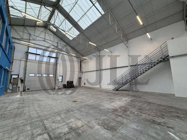 Local d'activité 9 pièces 1220 m²