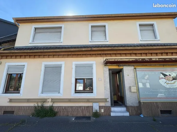 Maison 7 pièces 105 m2 avec local commercial 60 m2