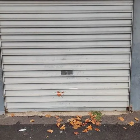 Box fermé à 100m du métro Oullins