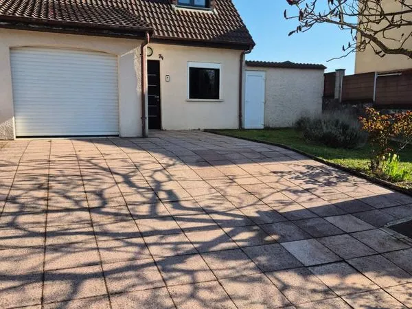 Maison 3 chambres- garage - extérieur