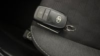Toyota Yaris 116h Design 5p MC24 — photo 16