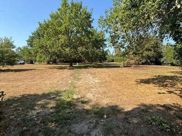 Terrain 879 m²