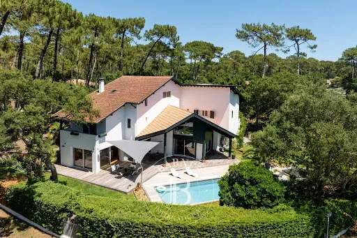 Maison 7 pièces 400 m²