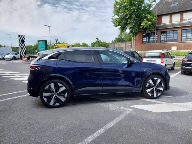 Renault Megane e-tech ev60 220 ch optimum charge — photo 6