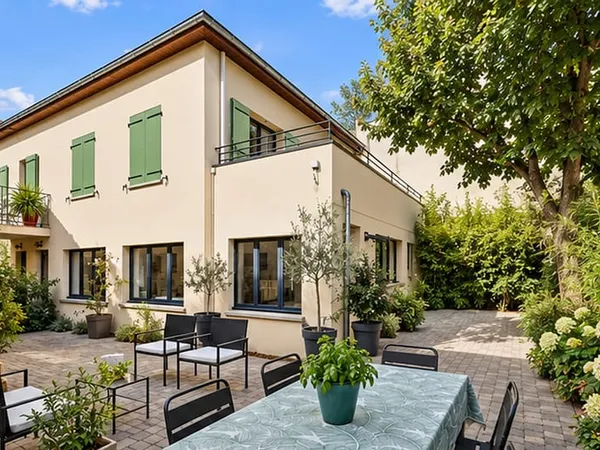 Rueil-Malmaison Centre Maison familiale avec jardin et terrasse /4 chambres
