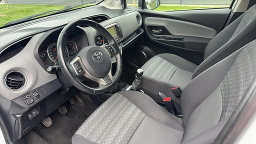 Toyota Yaris 1.3 VVT-i 100 - Dynamic Business – 2017 – 139738 km – Essence – Boîte Manuelle — photo 18