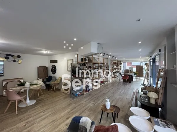 Grand local commercial + de 150 m2 - Loos