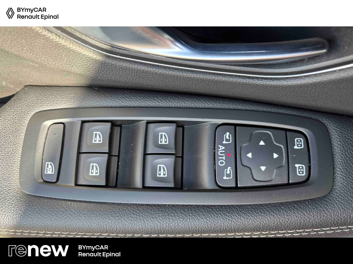Renault Scenic TCe 140 FAP EDC — photo 17