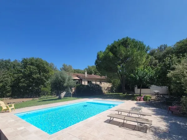 EVENOS LE BROUSSAN 5000 m2 Villa 5 chambres Piscine