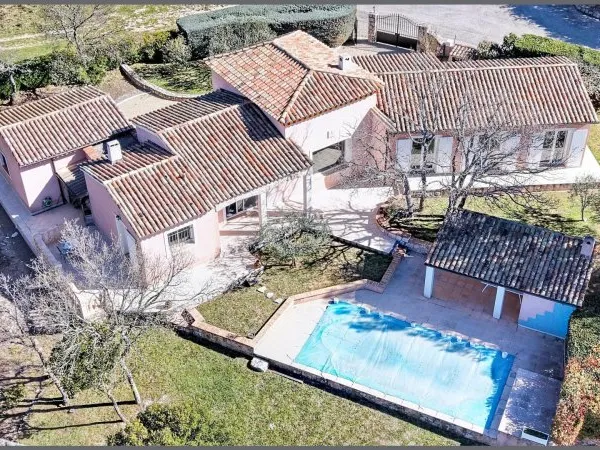 Villa de 140m² sur 1400m² de terrain avec piscine et pool-house