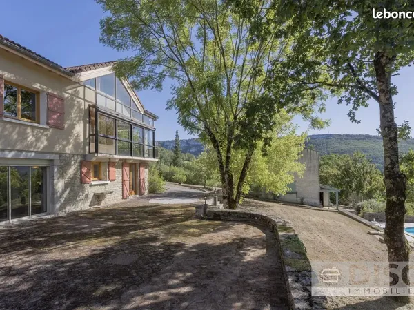 Propriété 9 pièces 293 m²
