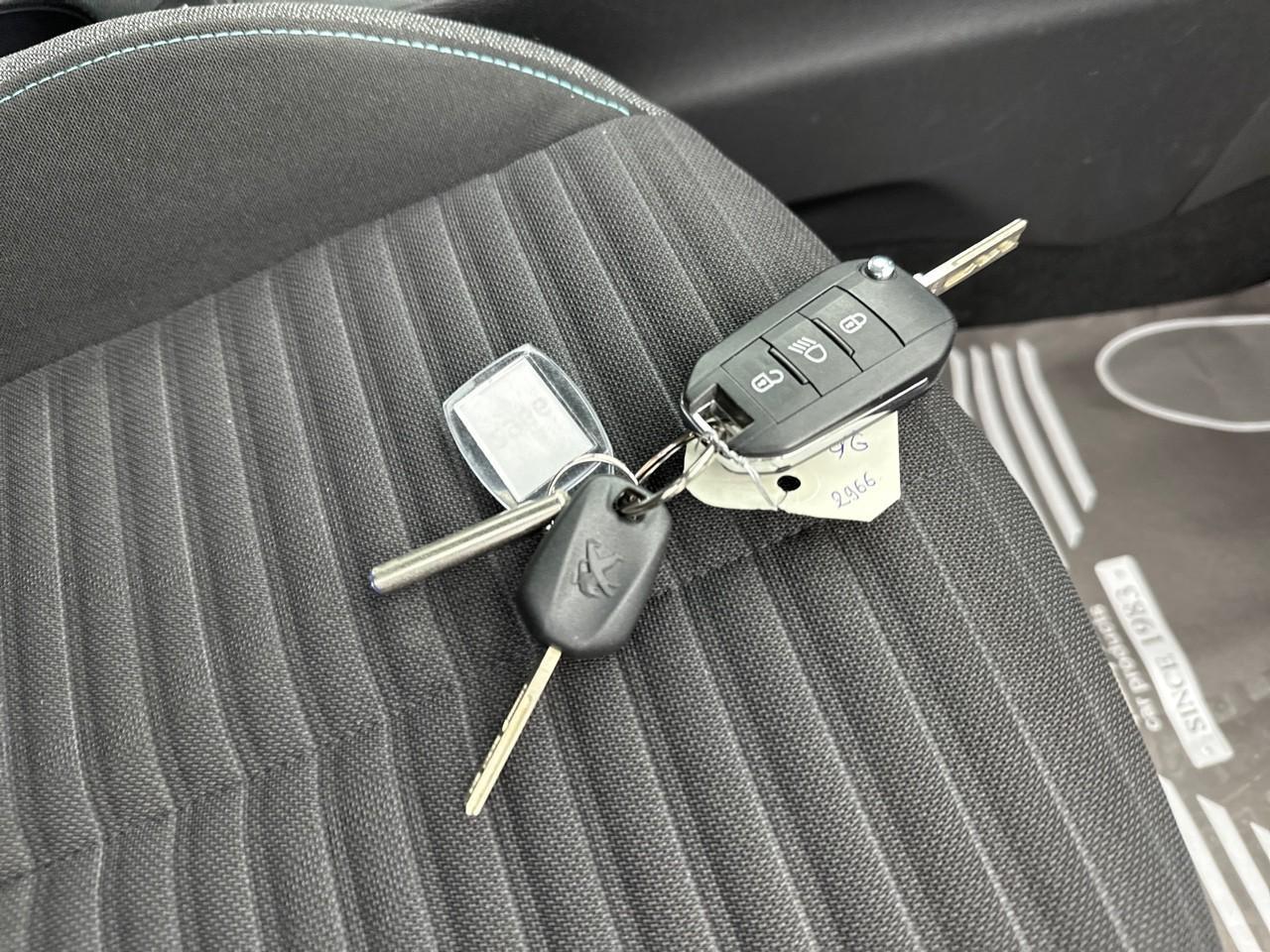 Peugeot 208 puretech 100 s&s bvm6 style — photo 32