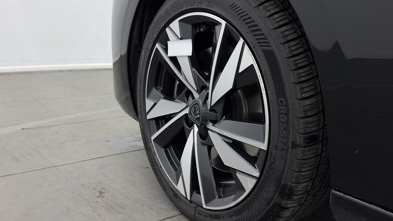 Peugeot 308 SW PHEV 180 e-EAT8 — photo 49