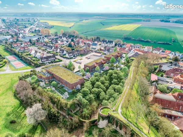 Maison de ville neuve (T4) située au pied des remparts