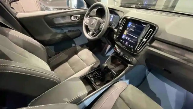 Volvo Xc40 t5 recharge 180+82 ch dct7 — photo 28