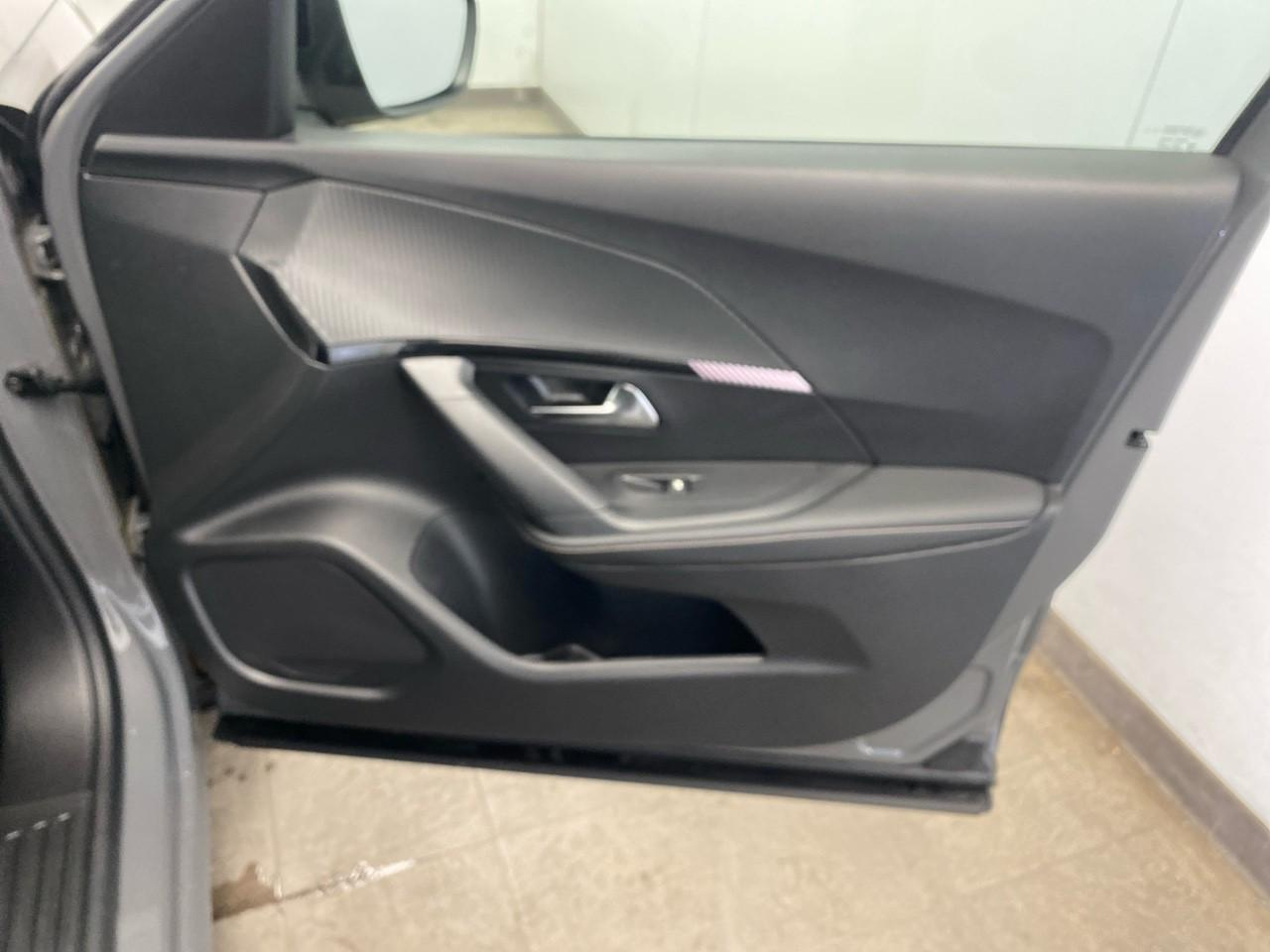 Peugeot 2008 puretech 100 s&s bvm6 allure — photo 25