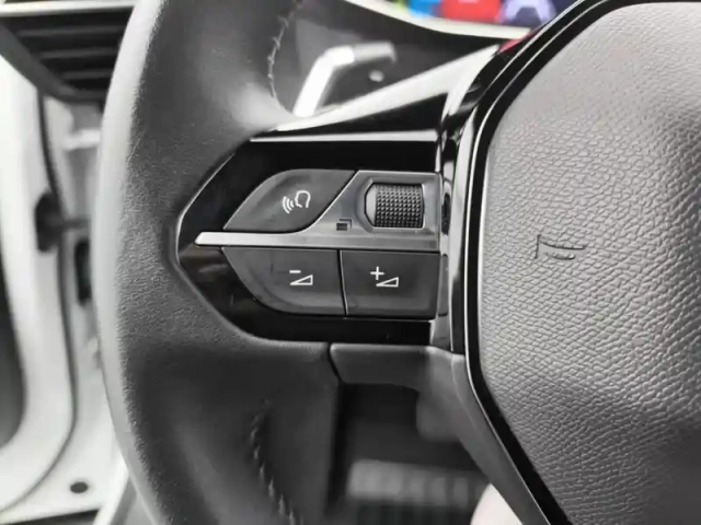 Peugeot 2008 puretech 130 s&amp;s bvm6 allure pack — photo 19