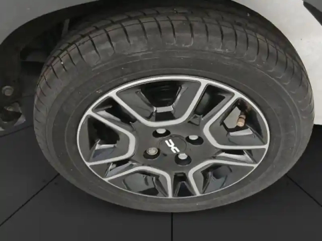 Dacia Spring 45ch essential soh 94% — photo 41
