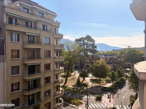 Vaste appartement 2 pièces en plein centre-ville