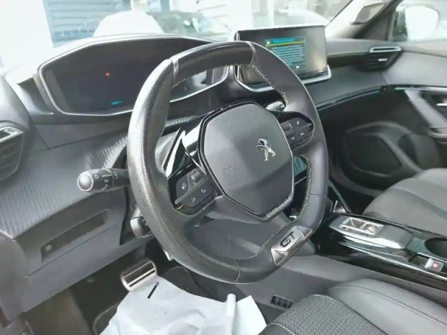 Peugeot 2008 electrique 136 ch — photo 9
