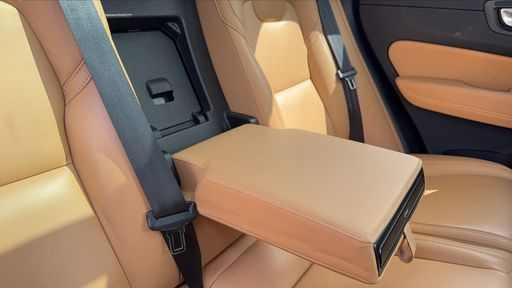 Volvo XC60 2.0 T6 340 AWD BVA - Inscription Luxe – 2021 – 92000 km – Hybride rechargeable – Boîte Automatique — photo 9