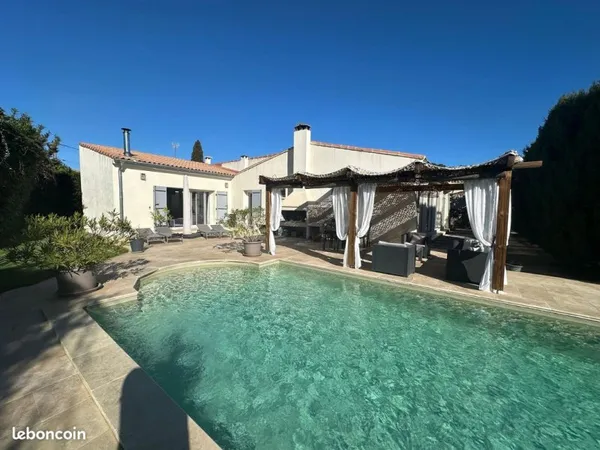 Villa d'exception à Cournonterral type F6 avec jardin piscine dépendances