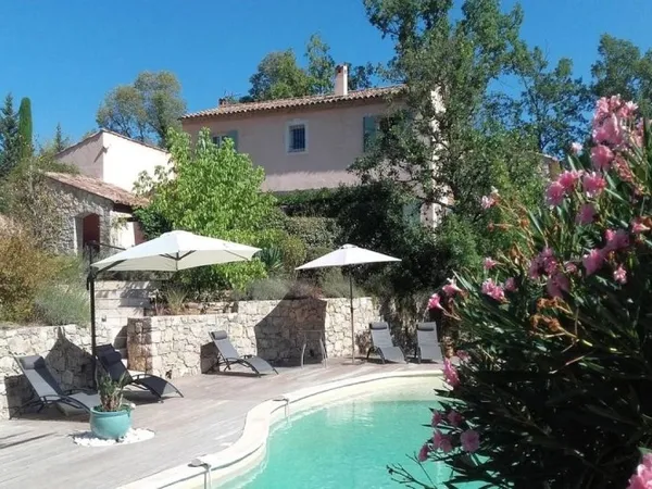 fayence - villa 190 m² avec piscine, dependances et terrain 3900