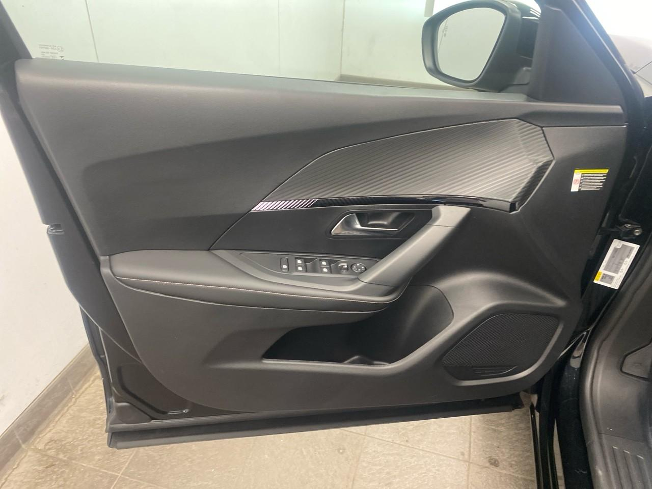 Peugeot 2008 hybrid 136 e-dcs6 allure — photo 20