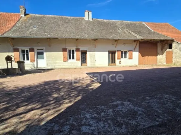 Maison en pierre de 139 m² avec dépendances- terrain de 2308 m² - Proche de Chalon-sur-Saône (Saône 