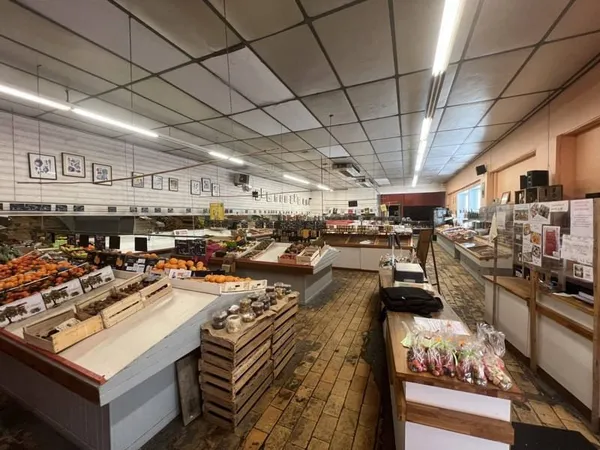 Local commercial 400 m²