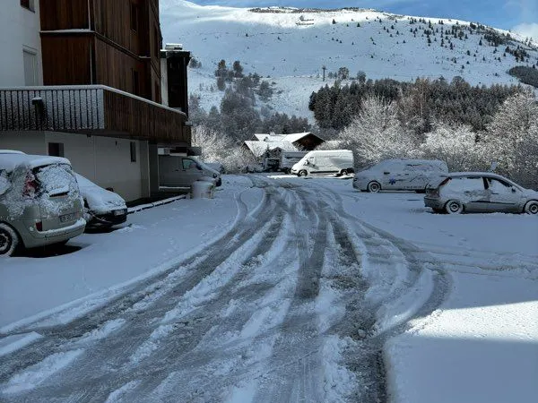 Loue à l'année place de parking couverte sécurisé