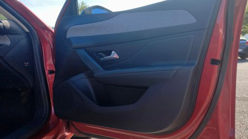 Peugeot 308 1.5 BlueHDi 130 EAT8 - Allure Pack – 2021 – 83023 km – Diesel – Boîte Automatique — photo 23