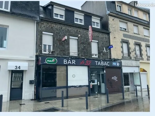 Murs commerciaux et logement sur 2 étages