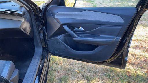 Peugeot 308 1.5 BlueHDi 130 EAT8 - Allure Pack – 2023 – 54298 km – Diesel – Boîte Automatique — photo 34