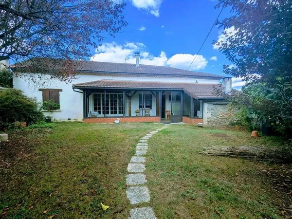 Maison T4 de 123 m2, au calme à la campagne, proche des commodités sur les hauteurs de Saint-Astier,