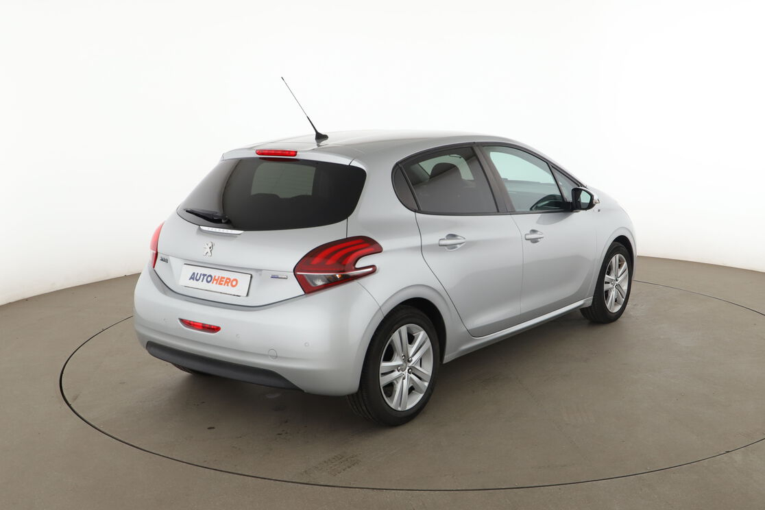 Peugeot 208 1.2 PureTech Style — photo 5