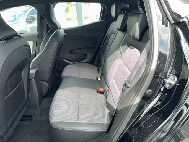 Renault Clio e-tech 140 - 21n — photo 21